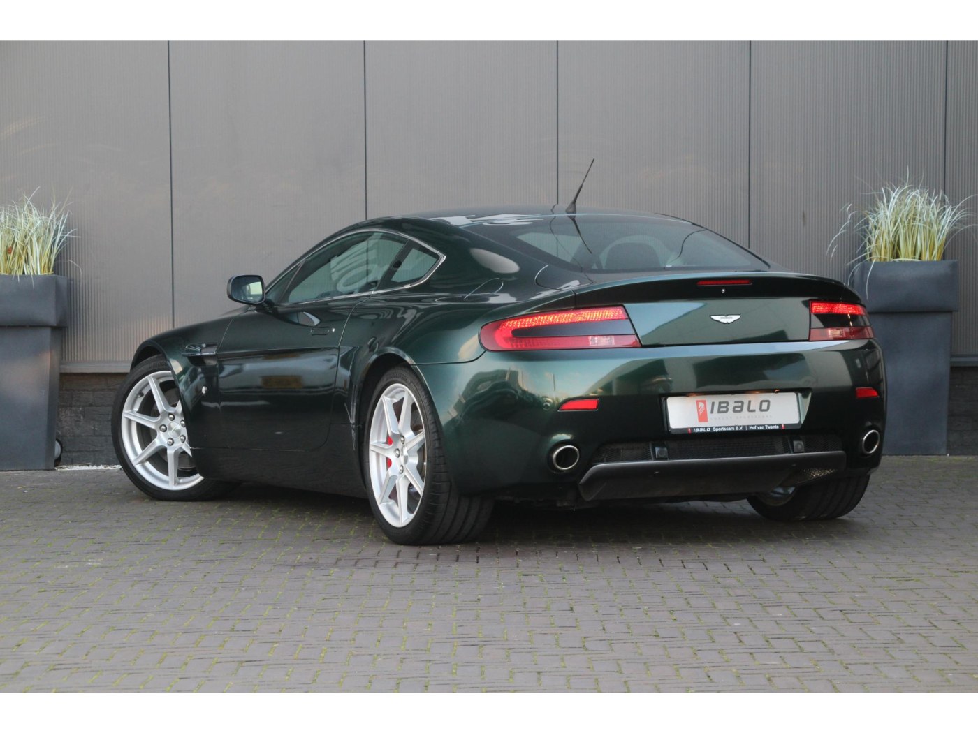 Aston Martin V8 Vantage | Handbak 6 | Green Black | BTW-auto | — foto 22 van 42