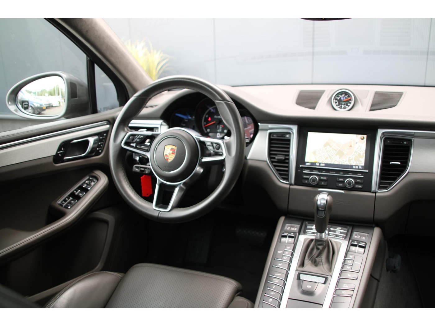Porsche Macan 3.6 Turbo | 400pk | NL-auto | Trekhaak | ACC | — foto 4 van 41