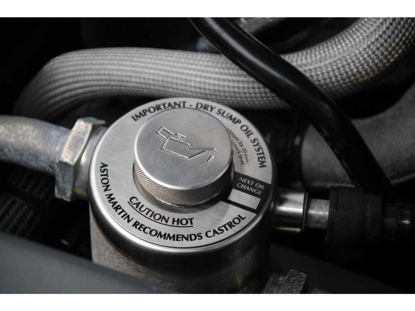 Aston Martin V8 Vantage V8 | NL-auto | Handbak 6 | 2e eigenaar | — foto 49 van 49