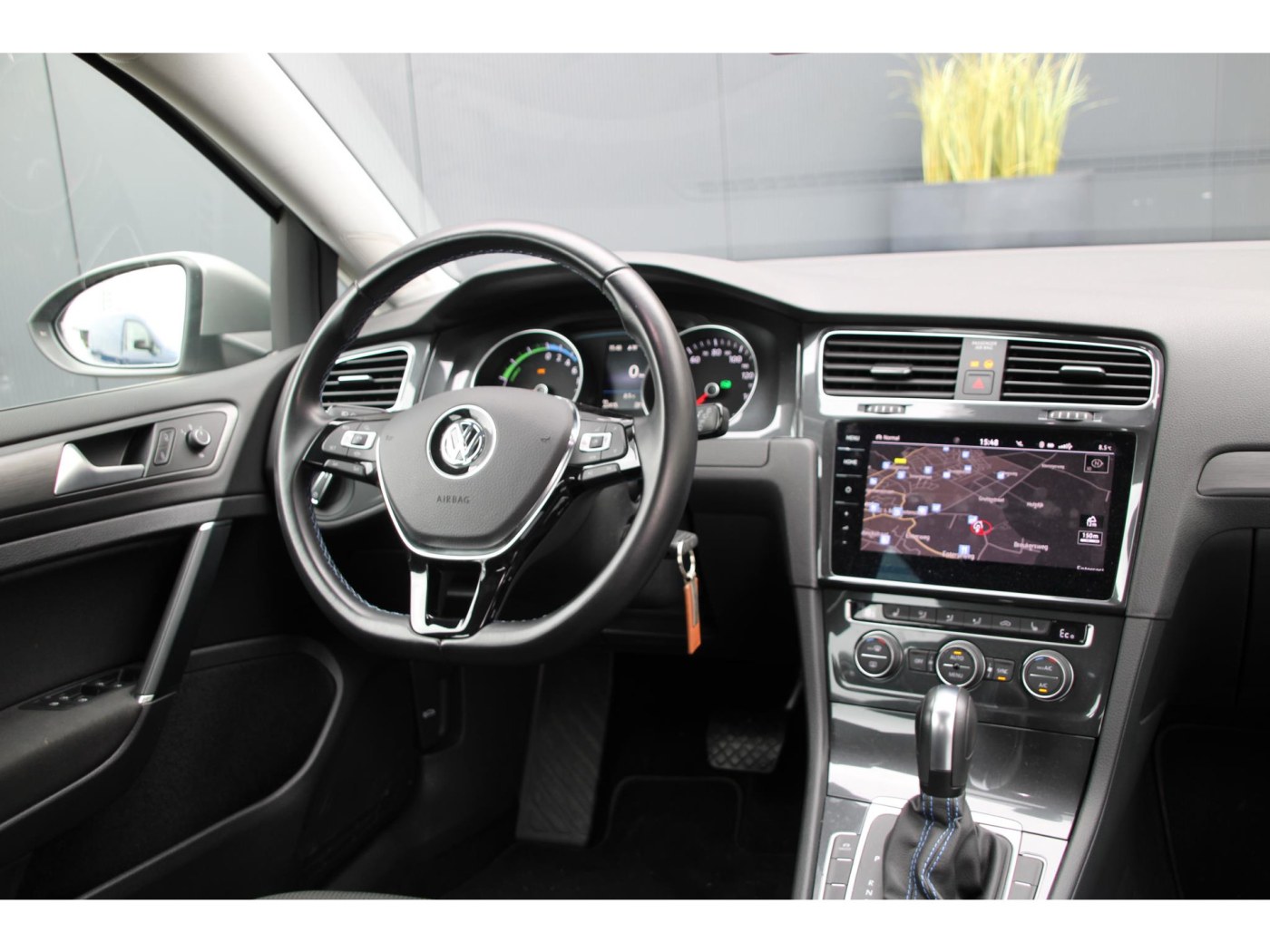 Volkswagen e-Golf E-DITION | BTW-auto | 8% bijtelling | Winterpakket | — foto 3 van 37