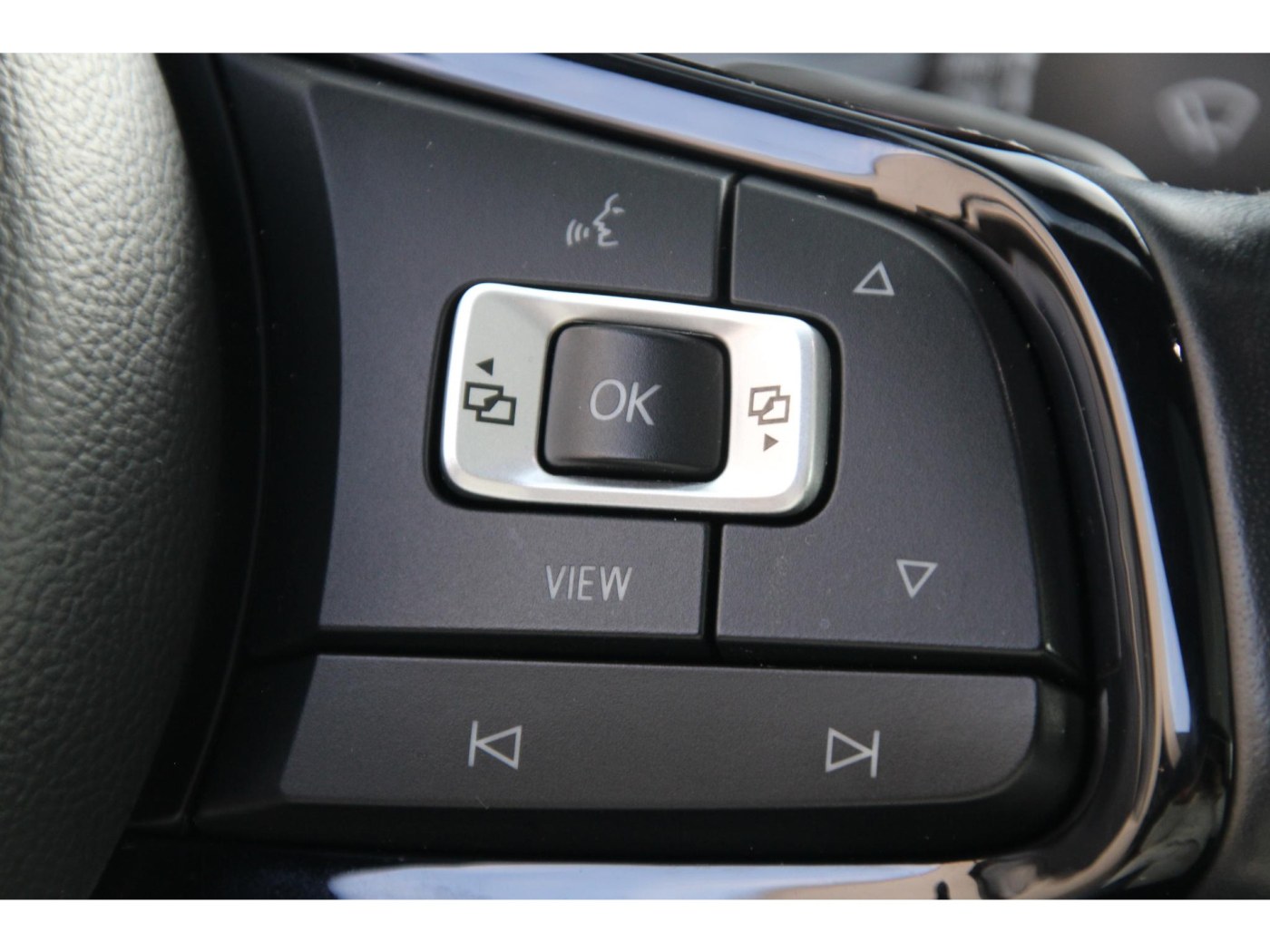 Volkswagen T-Roc 2.0 TSI 4Motion R | Trekhaak | BEATS | Pano | — foto 23 van 24