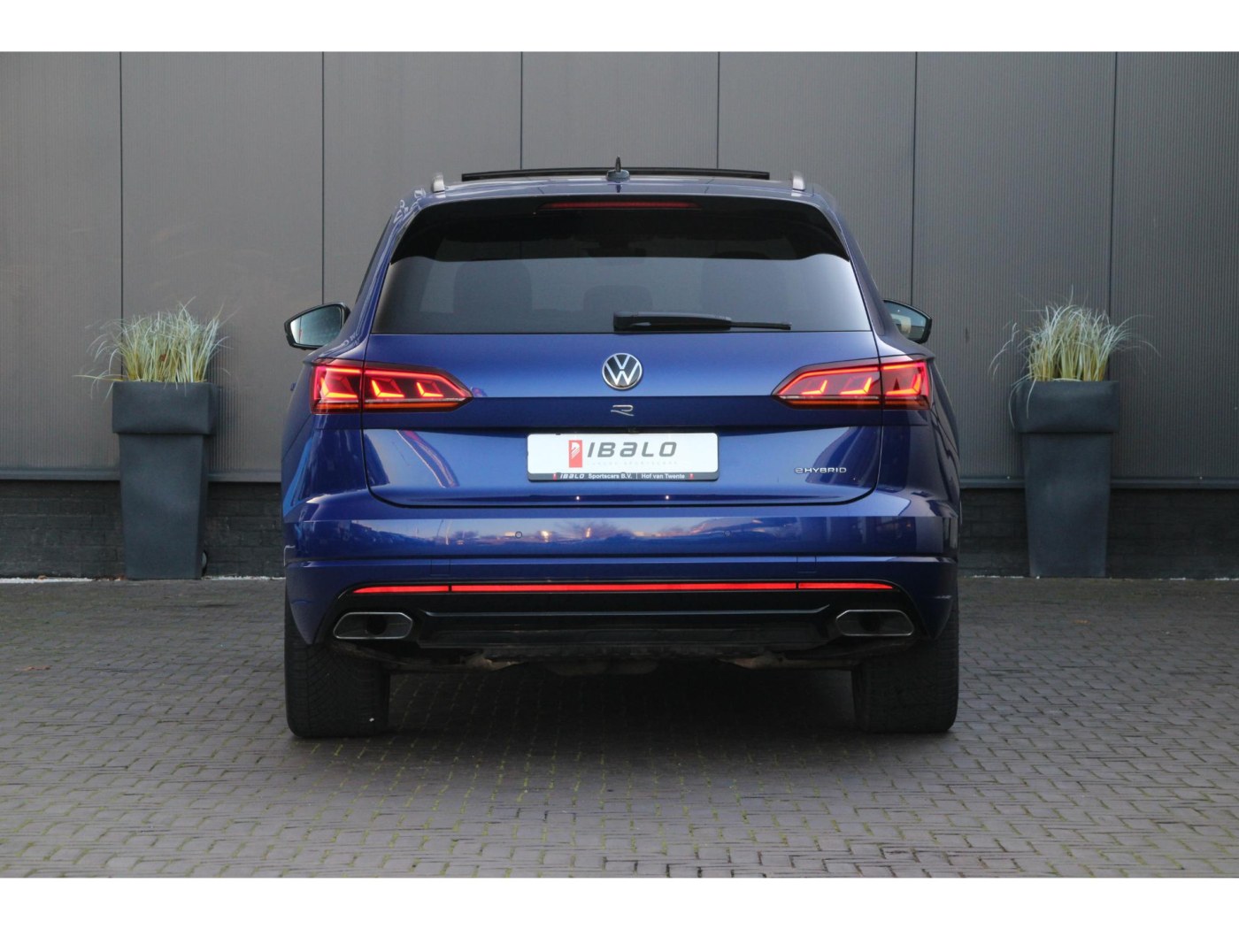 Volkswagen Touareg R 4Motion | 462pk | Massage | Nachtzicht | — foto 37 van 64