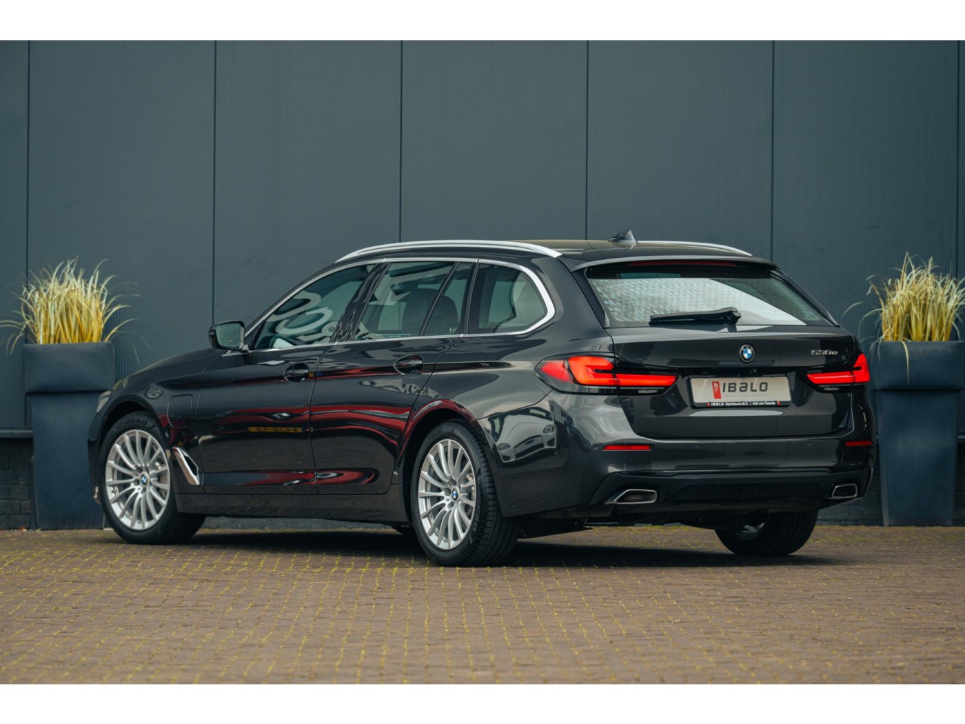 BMW 5-serie Touring 530e High Executive — foto 2 van 54