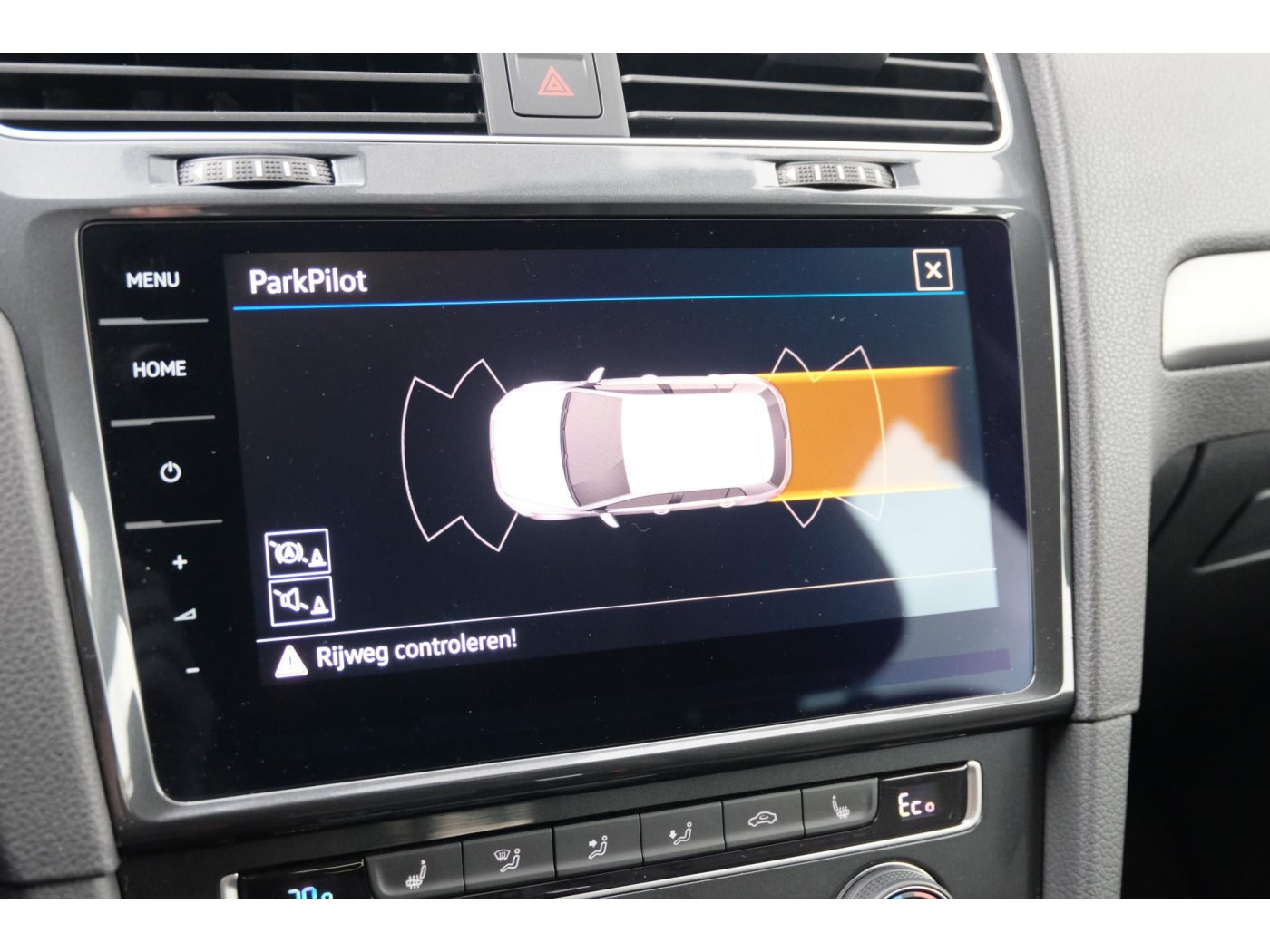 Volkswagen e-Golf E-DITION | BTW-auto | 8% bijtelling | Winterpakket | — foto 23 van 37