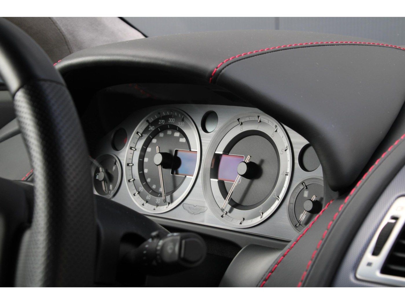 Aston Martin V8 Vantage | Handbak 6 | Youngtimer | BTW-auto | — foto 34 van 45