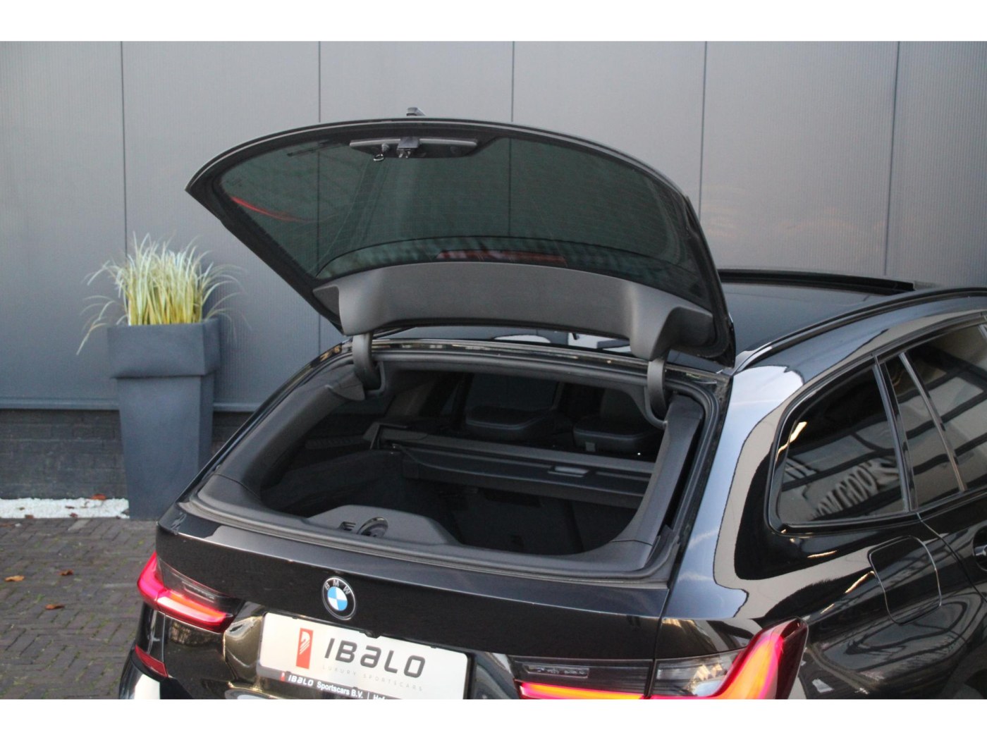 BMW 3-serie Touring 320i M-Sport | Panoramadak | HIFI | BTW-auto | — foto 34 van 39