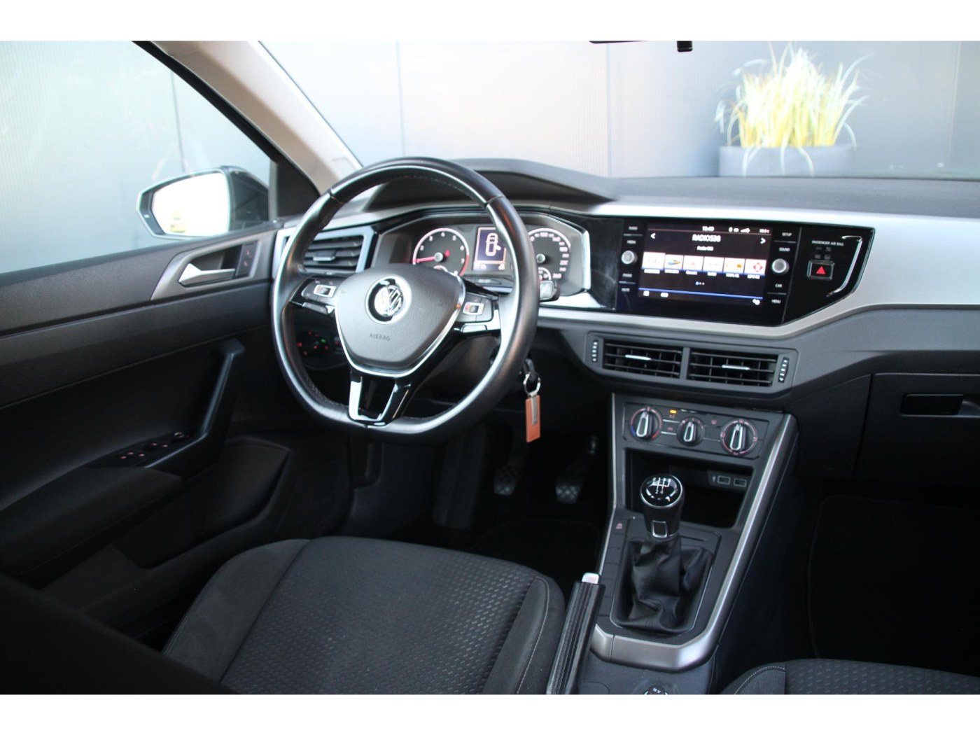 Volkswagen Polo 1.0 TSI Comfortline | Adaptive Cruise | Apple Carplay | Deep Black | — foto 3 van 27