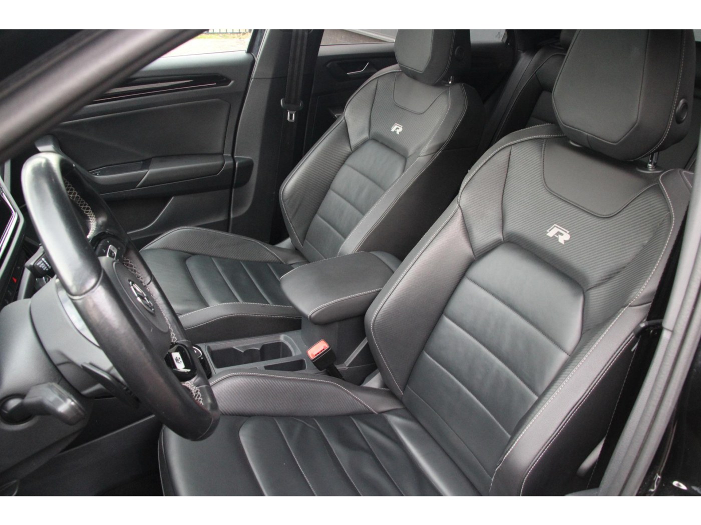 Volkswagen T-Roc 2.0 TSI 4Motion R | Trekhaak | BEATS | Pano | — foto 4 van 24