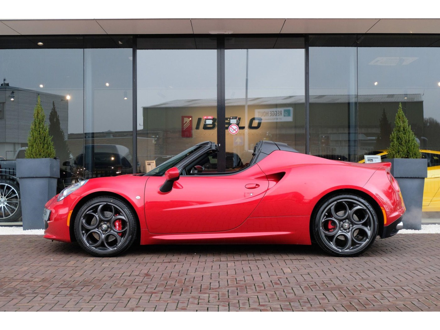 Alfa Romeo 4C Spider 1750TBI TCT - 240pk - Rosso Competizione - — foto 2 van 40
