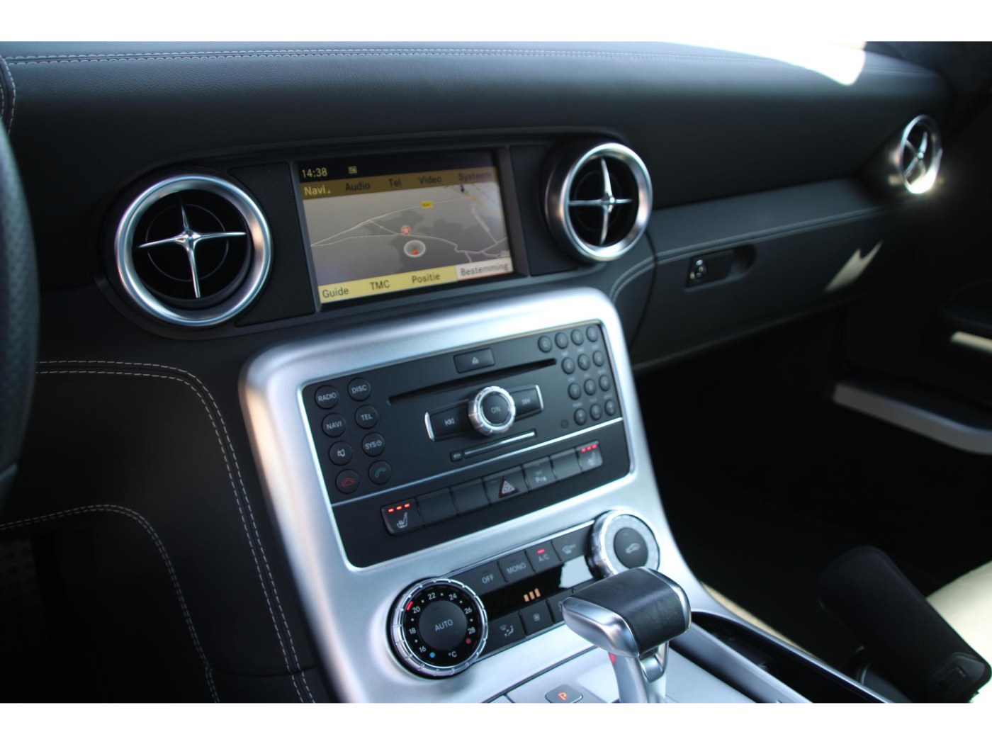 Mercedes-Benz SLS AMG Coupé — foto 32 van 47