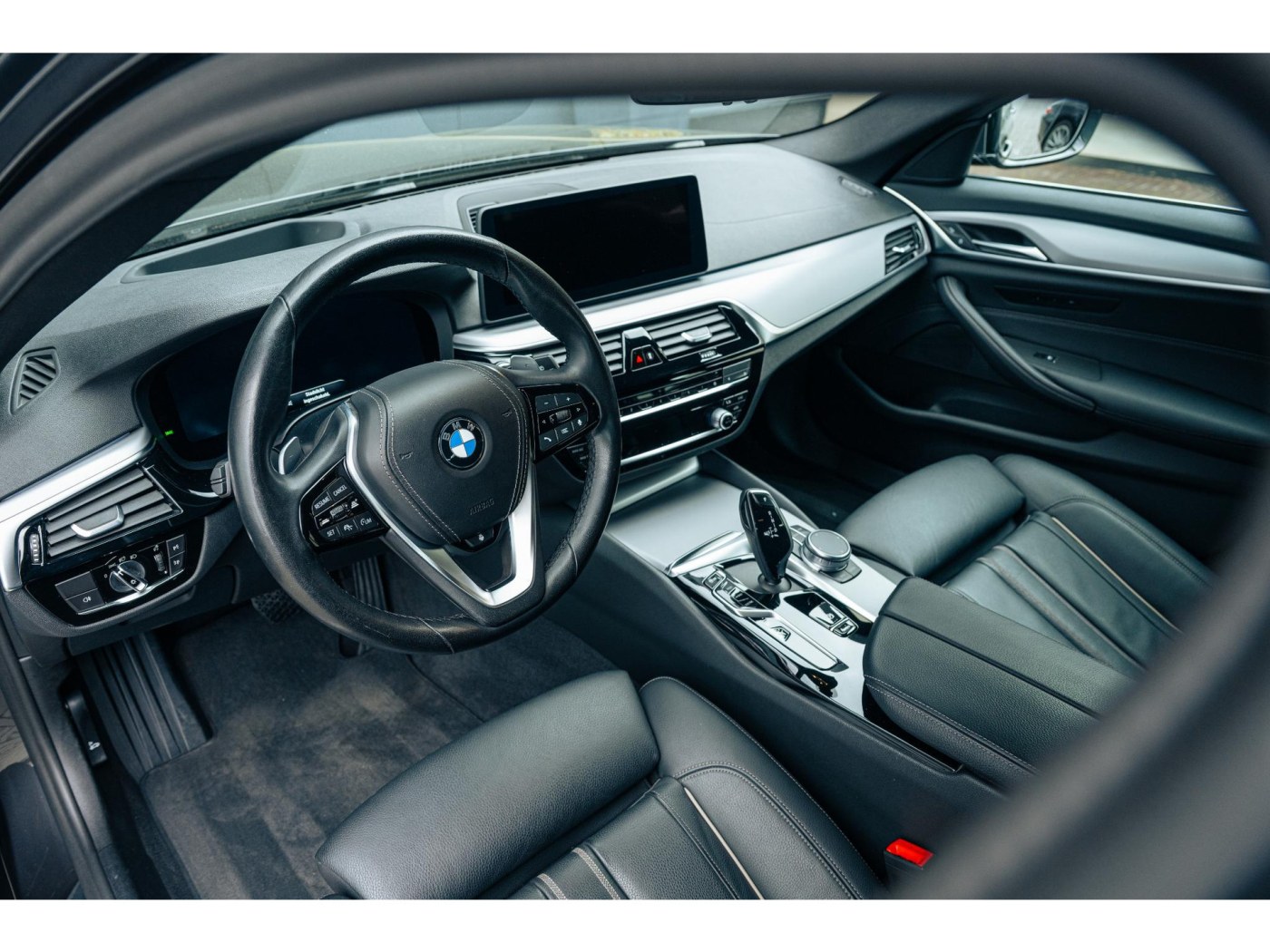 BMW 5-serie Touring 530e High Executive — foto 27 van 54