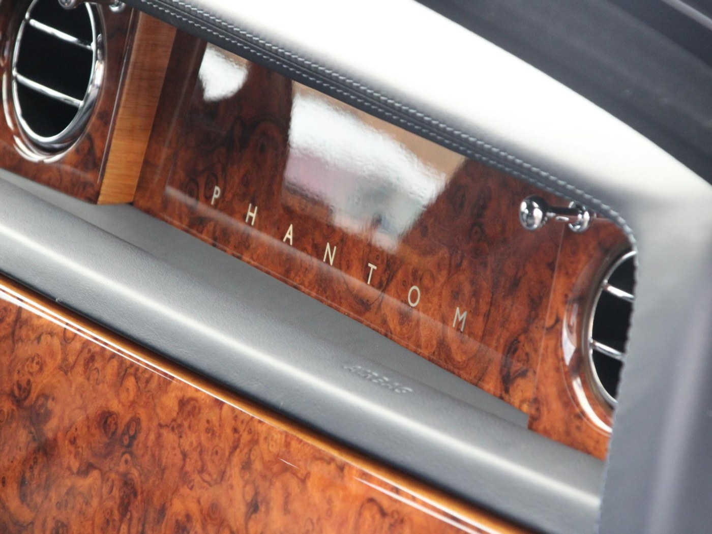 Rolls-Royce Phantom VII 6.75 EWB | Power Close Doors | — foto 90 van 102