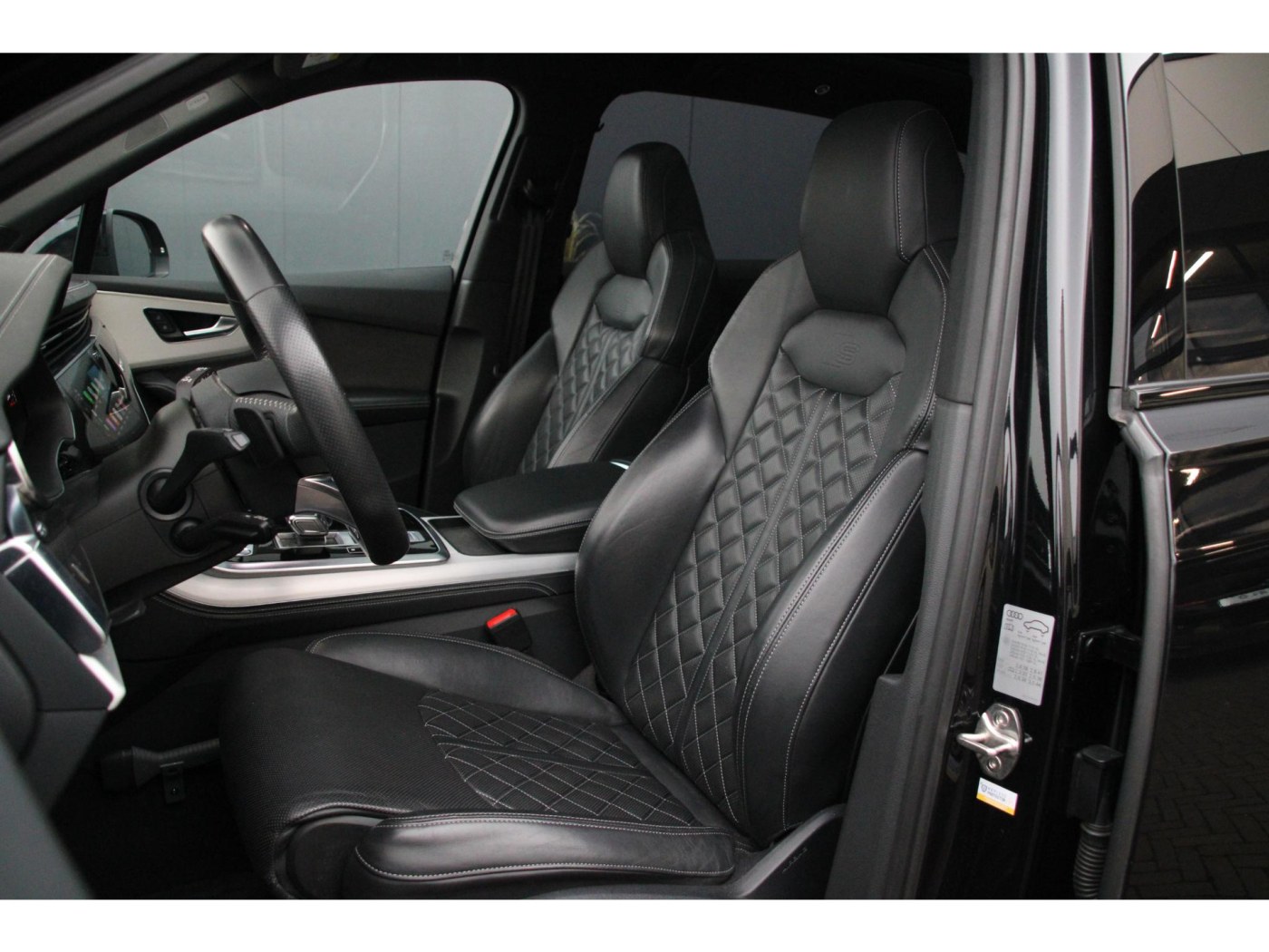 Audi Q7 60 TFSIe Competition | 456pk | S-Stoelen | Trekhaak | BOSE | — foto 4 van 45