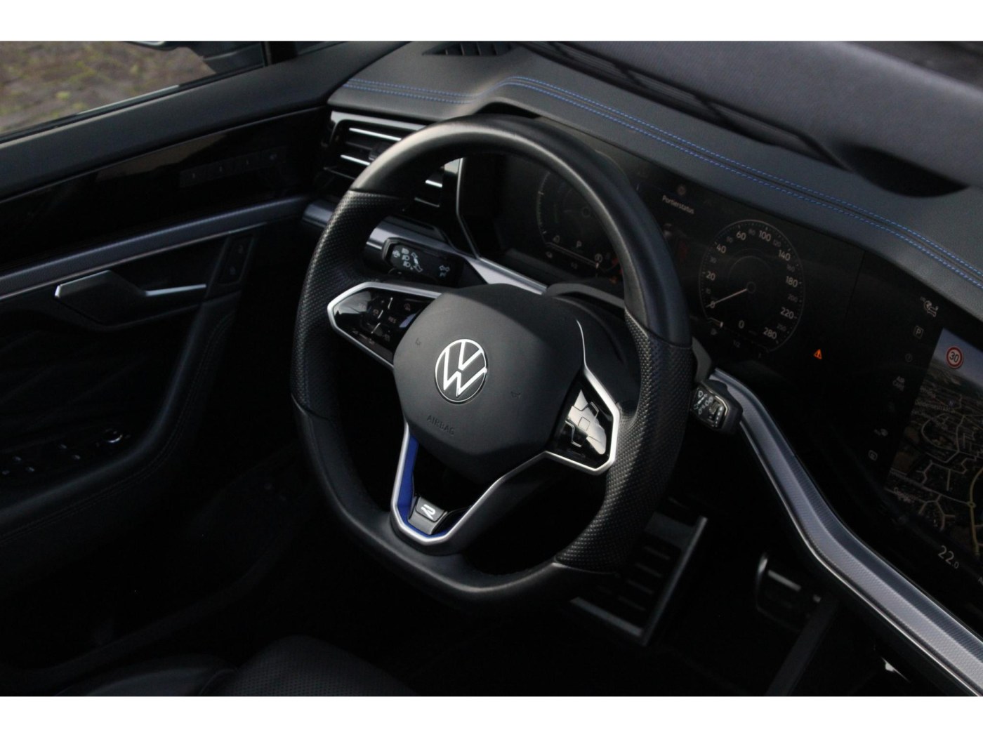Volkswagen Touareg R 4Motion | 462pk | Massage | Nachtzicht | — foto 40 van 64