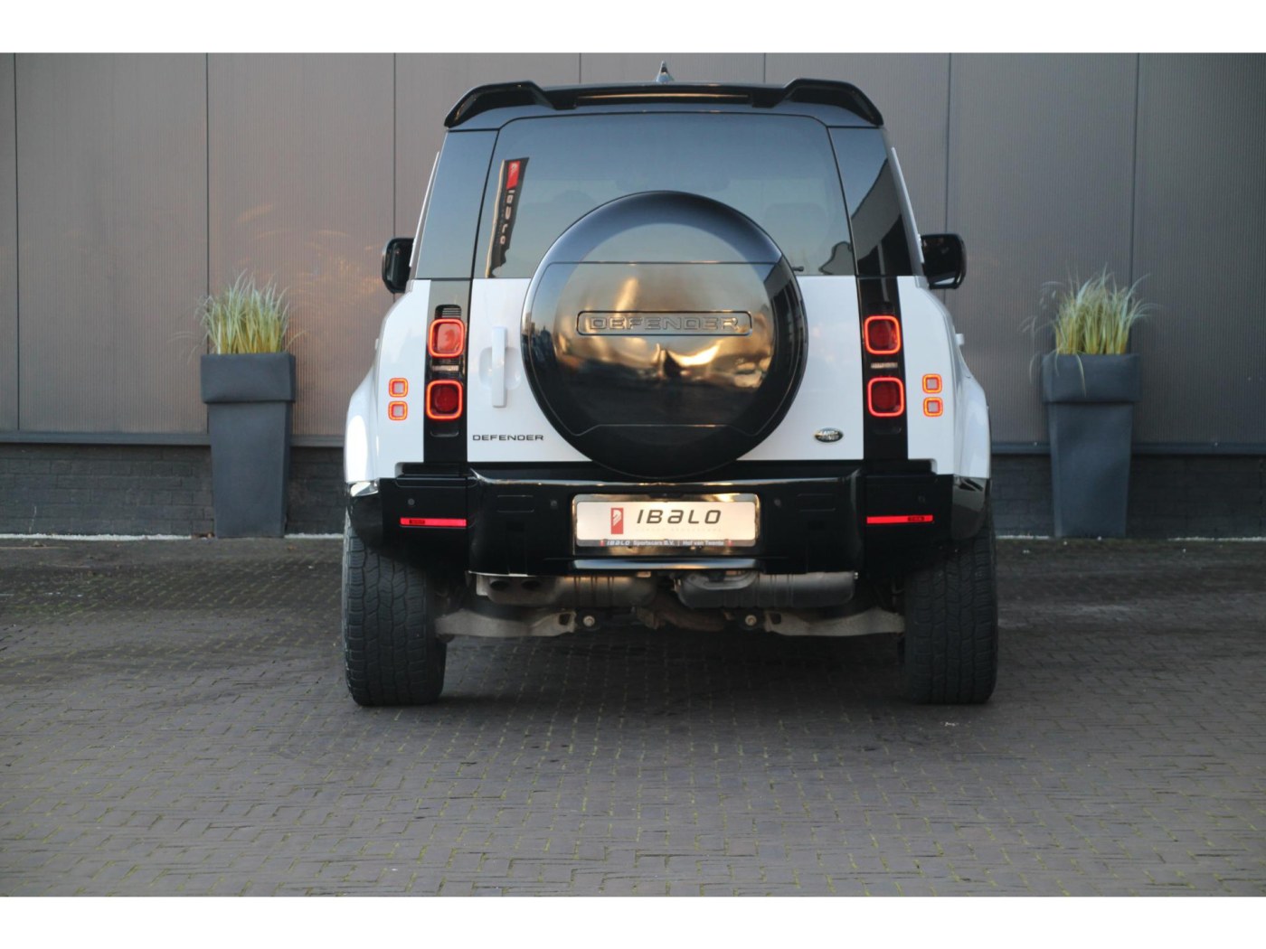 Land Rover Defender 110 D250 MHEV SE | Grijs kenteken | Geen BPM | — foto 23 van 53