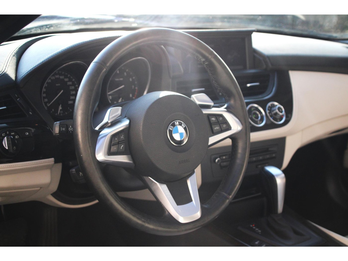 BMW Z4 Roadster sDrive23i | 6-cilinder 204pk | Design Pure White | Zeer luxe | — foto 4 van 33