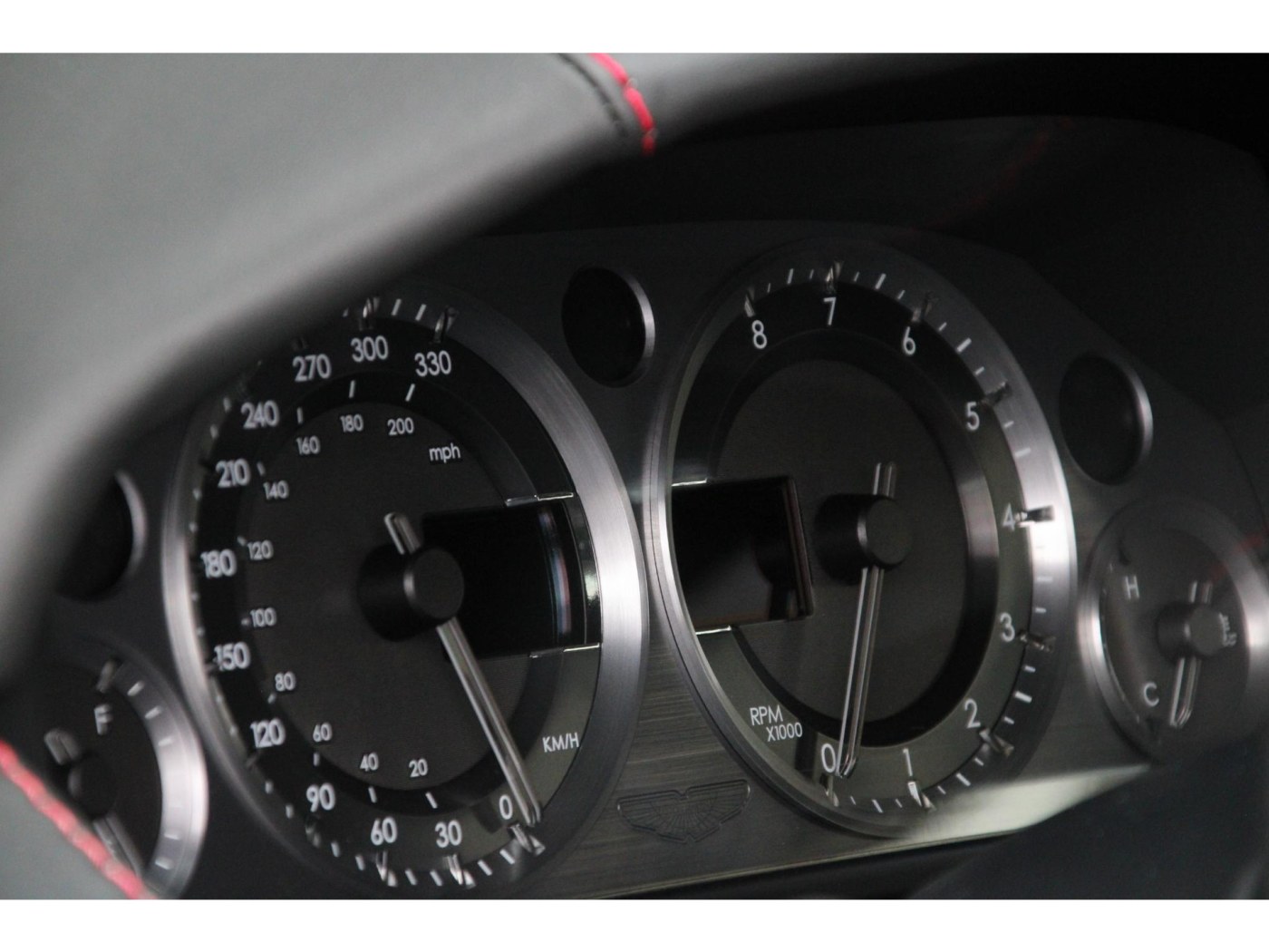 Aston Martin V8 Vantage | Handbak 6 | Youngtimer | BTW-auto | — foto 30 van 45