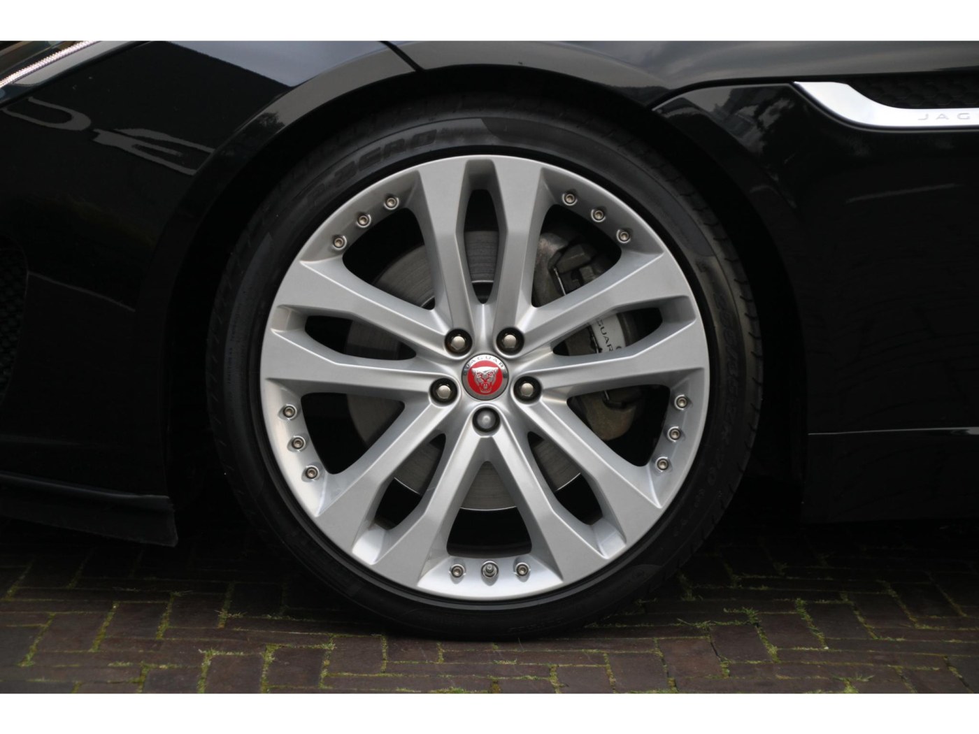 Jaguar F-Type P340 R-Dynamic | NL-auto | Drive pack | 20 inch | — foto 9 van 50
