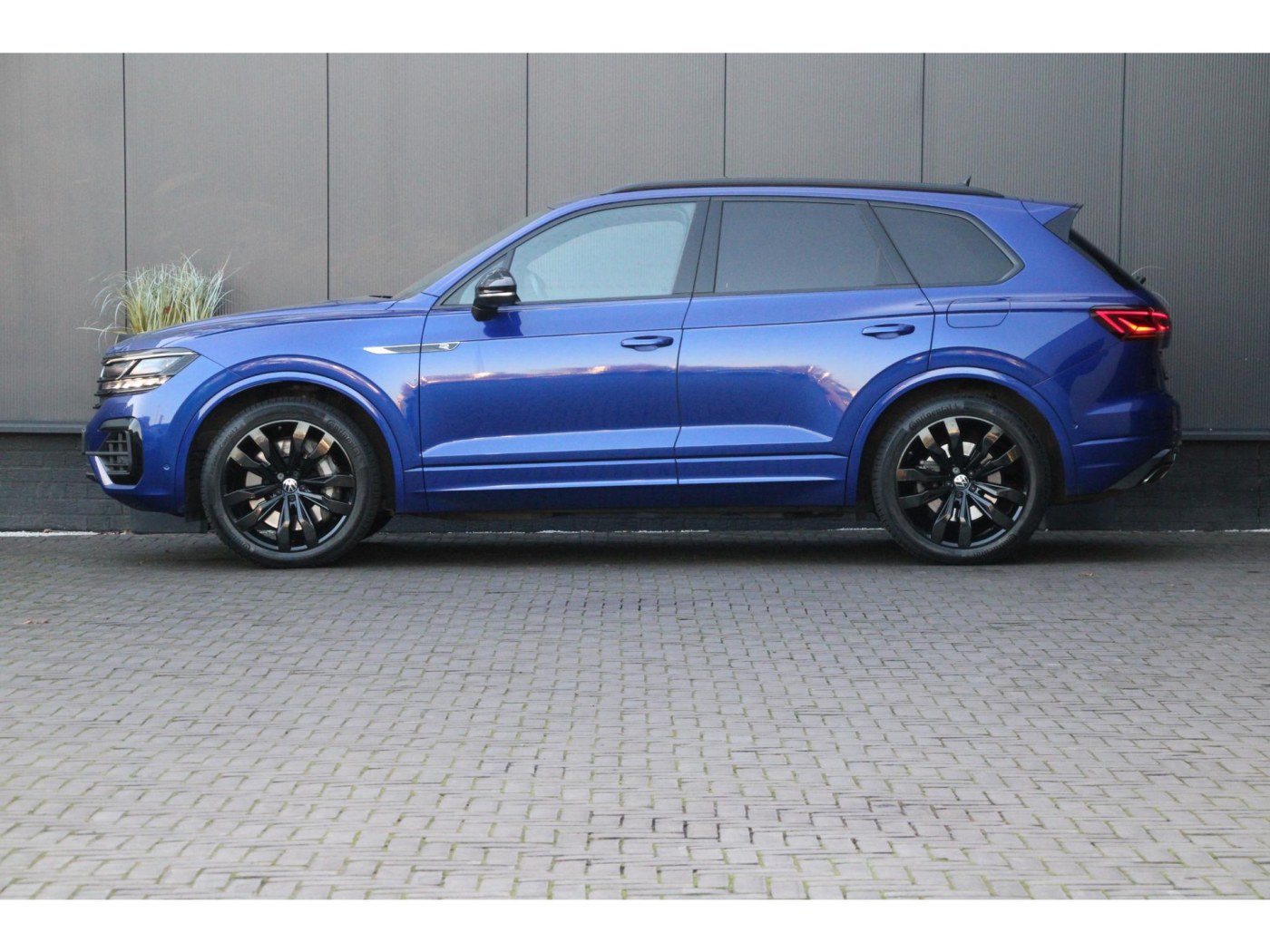 Volkswagen Touareg R 4Motion | 462pk | Massage | Nachtzicht | — foto 44 van 64