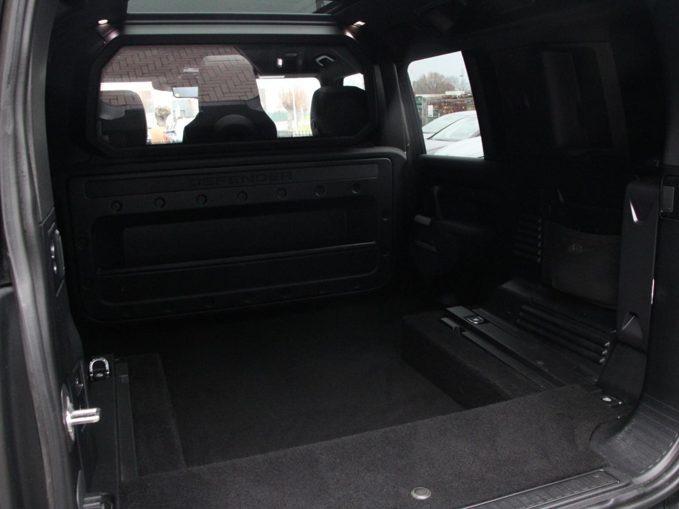 Land Rover Defender 3.0 D250 110 MHEV X-Dynamic HSE — foto 34 van 38