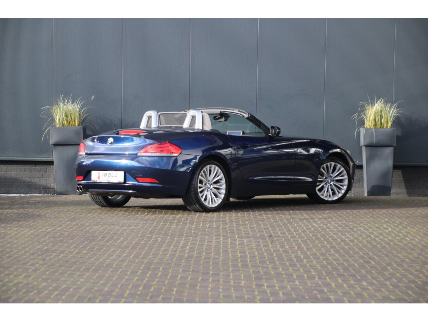 BMW Z4 Roadster sDrive23i | 6-cilinder 204pk | Design Pure White | Zeer luxe | — foto 2 van 33