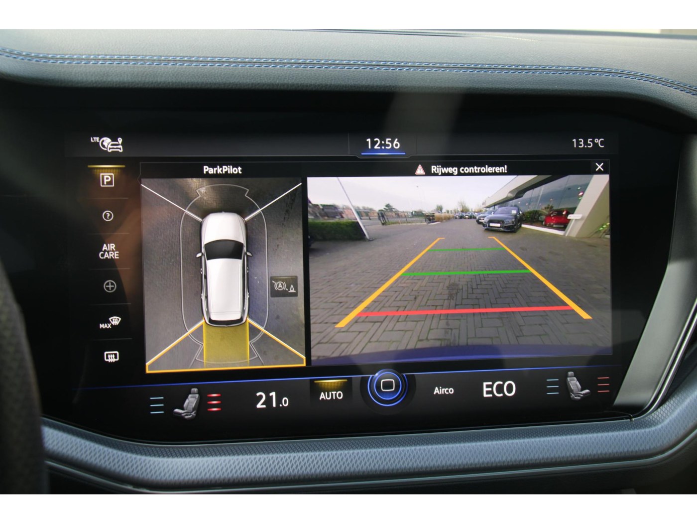 Volkswagen Touareg R 4Motion | 462pk | Massage | Nachtzicht | — foto 10 van 64