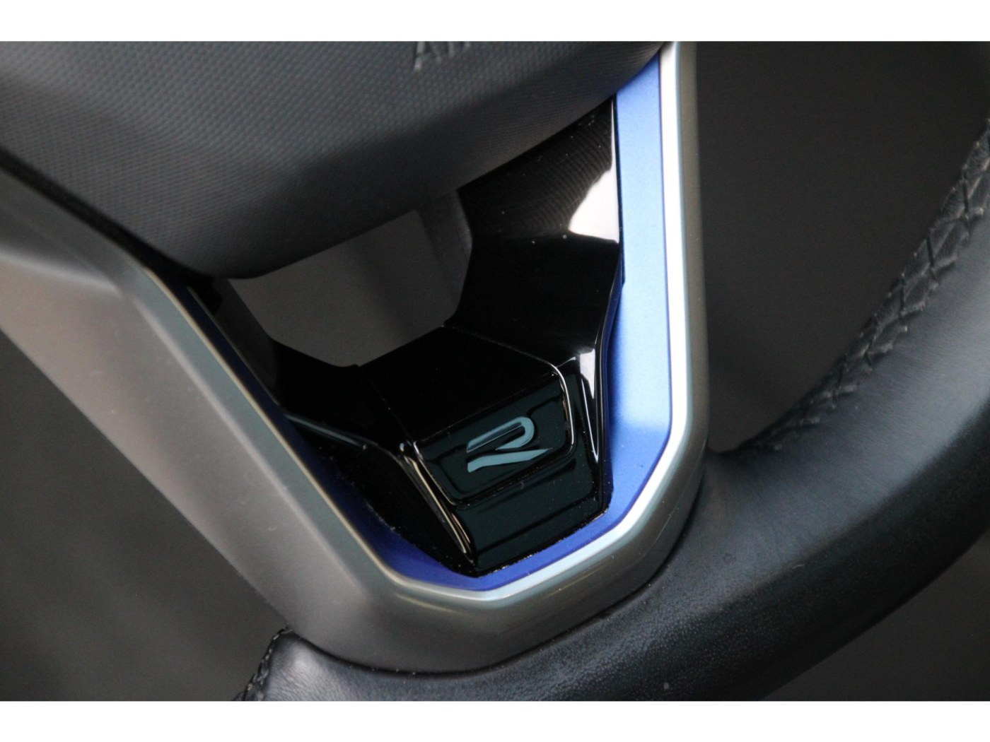 Volkswagen Touareg R 4Motion | 462pk | Massage | Nachtzicht | — foto 32 van 64