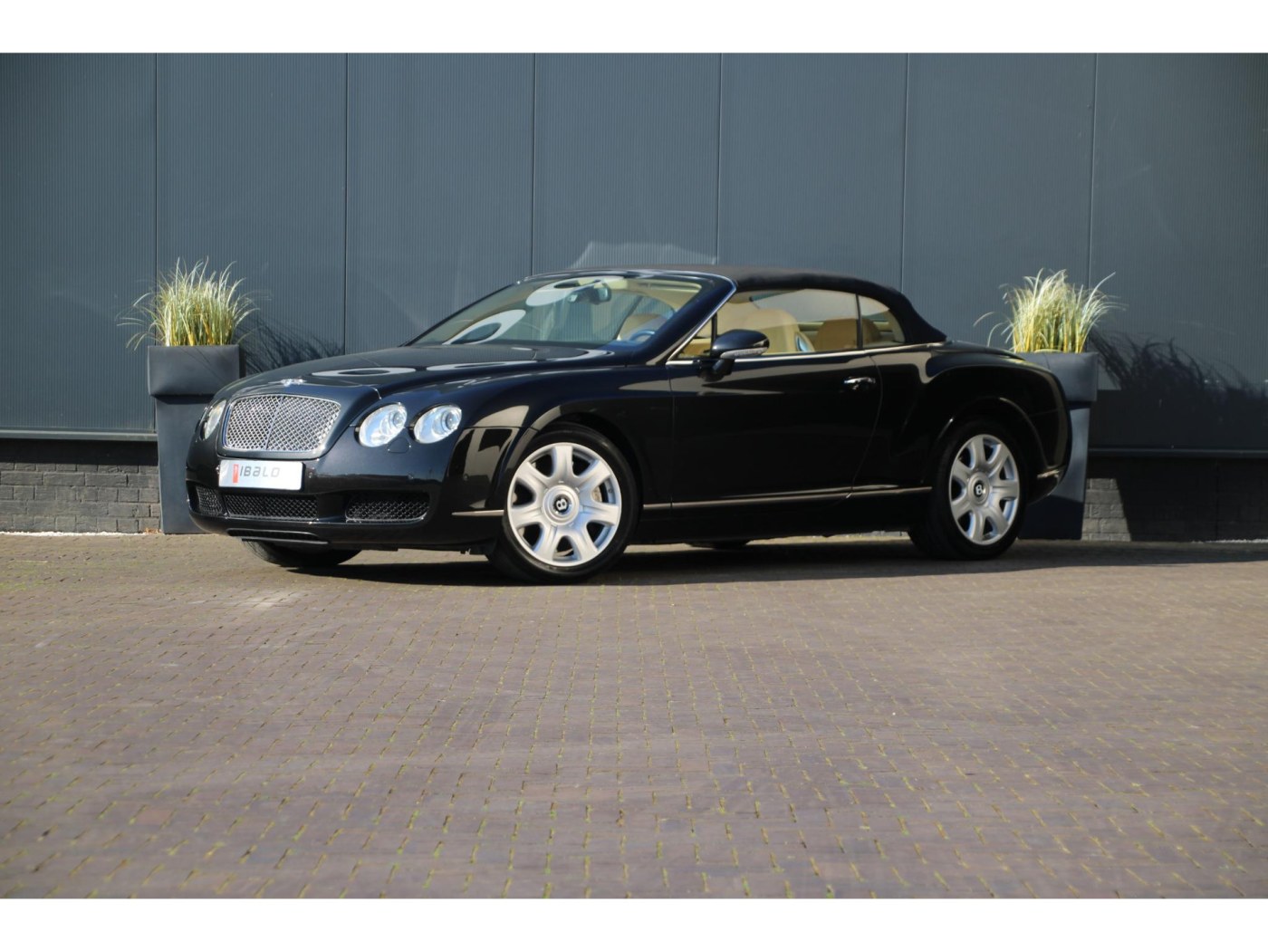 Bentley Continental GTC W12 560pk | Youngtimer | BTW | Nieuwe kap | Carplay — foto 7 van 57