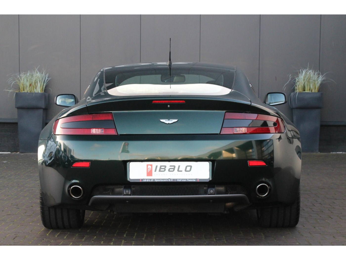 Aston Martin V8 Vantage | Handbak 6 | Green Black | BTW-auto | — foto 13 van 42