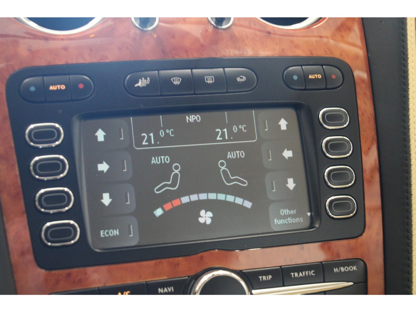 Bentley Continental GTC W12 560pk | Youngtimer | BTW | Nieuwe kap | Carplay — foto 28 van 57