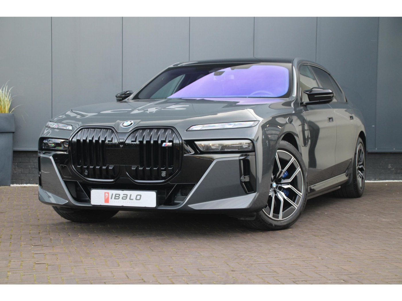 BMW 7-serie M760e xDrive M-Sport Pro | Auto Doors | BTW | — foto 2 van 34