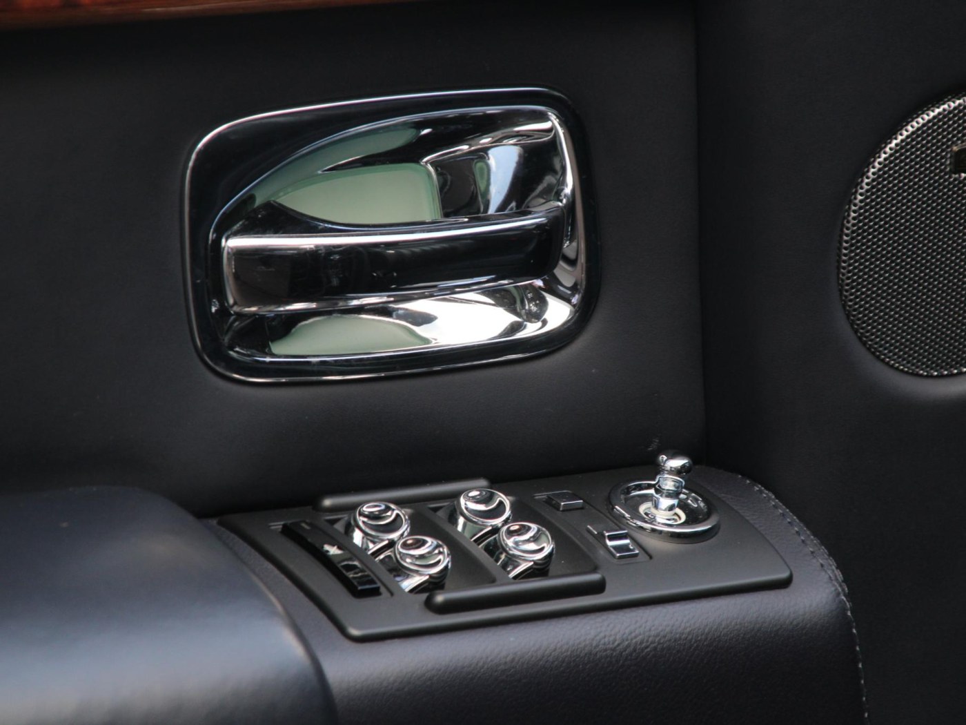 Rolls-Royce Phantom VII 6.75 EWB | Power Close Doors | — foto 29 van 102