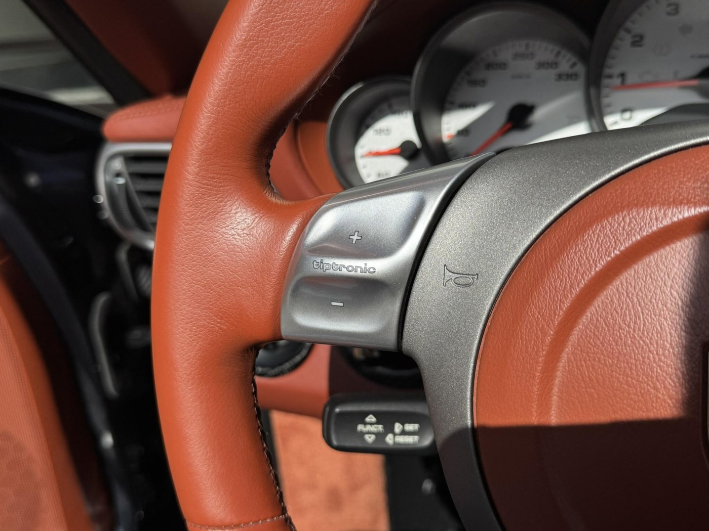 Porsche 911 Carrera 4S Cabrio | BTW | PCCM+ | Youngtimer | — foto 36 van 39