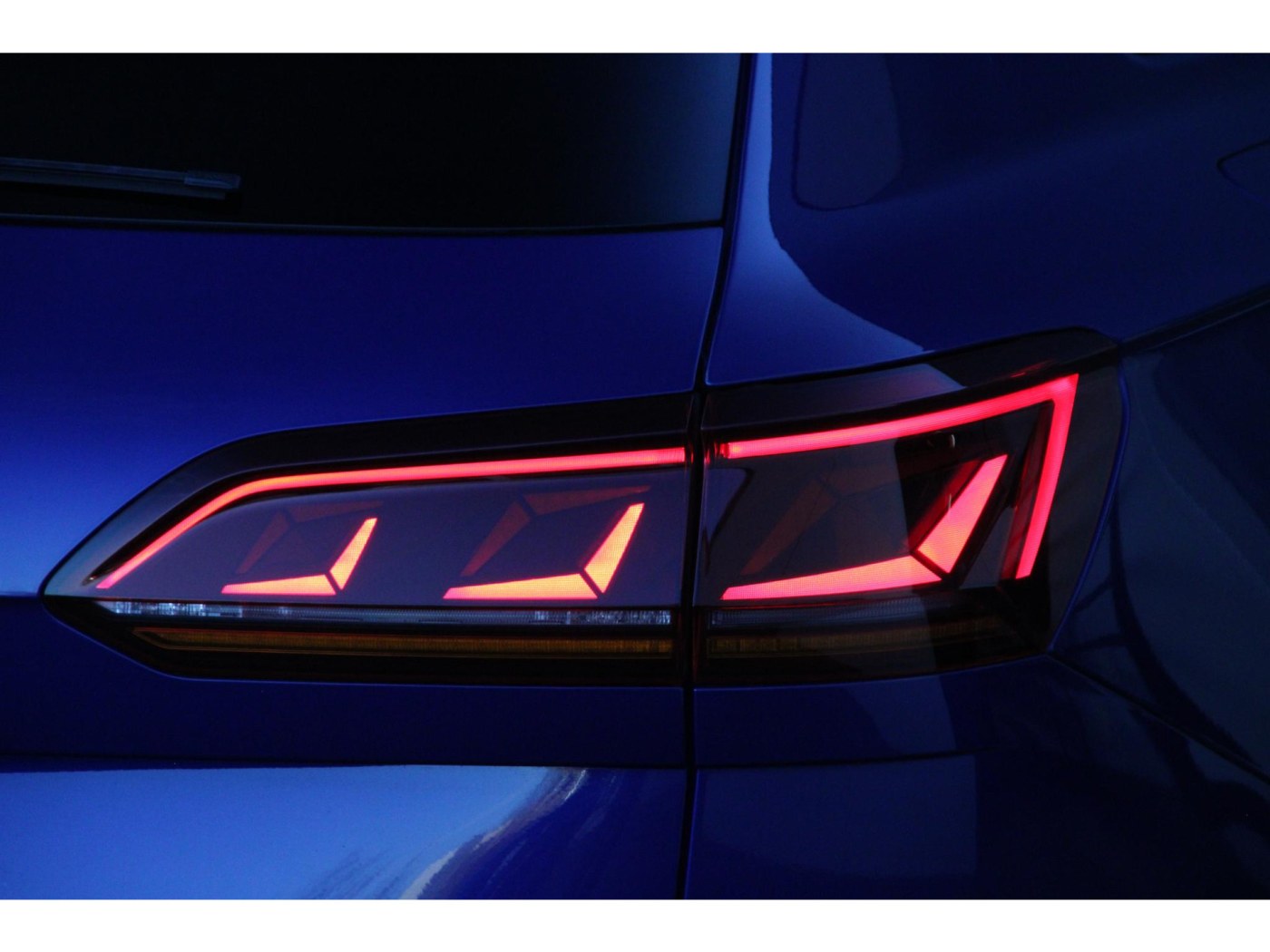 Volkswagen Touareg R 4Motion | 462pk | Massage | Nachtzicht | — foto 48 van 64