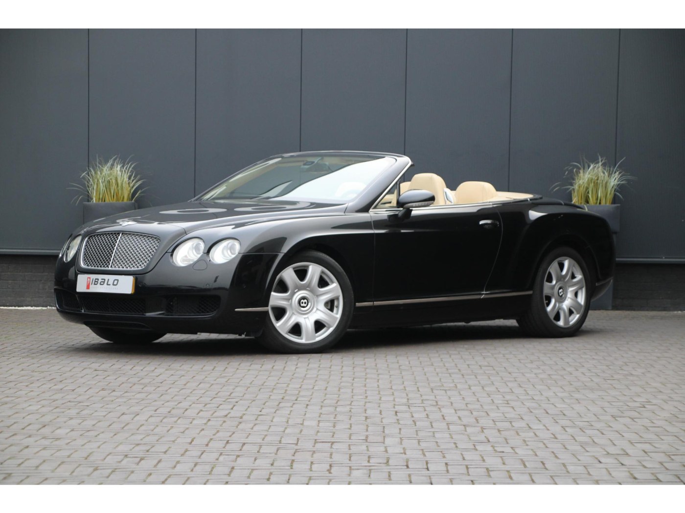 Bentley Continental GTC W12 560pk | Youngtimer | BTW | Nieuwe kap | Carplay — foto 48 van 57