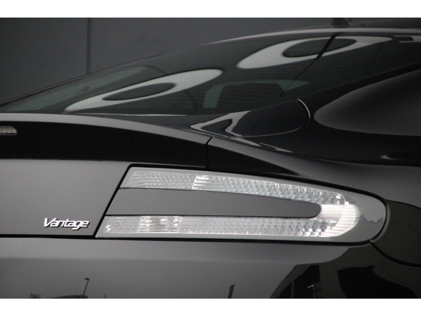 Aston Martin V8 Vantage V8 | NL-auto | Handbak 6 | 2e eigenaar | — foto 11 van 49