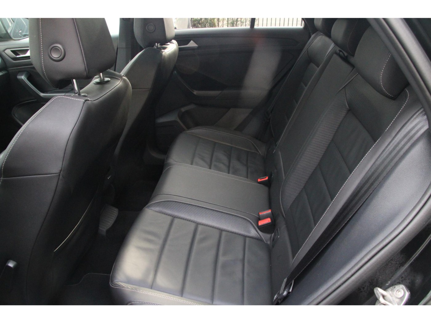 Volkswagen T-Roc 2.0 TSI 4Motion R | Trekhaak | BEATS | Pano | — foto 15 van 24