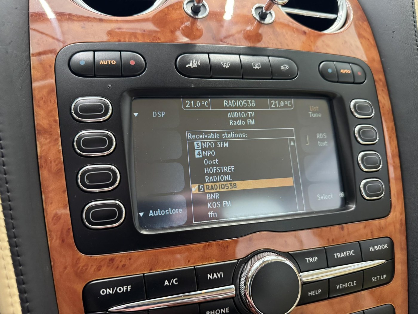Bentley Continental GTC W12 560pk | Youngtimer | BTW | Nieuwe kap | Carplay — foto 37 van 57