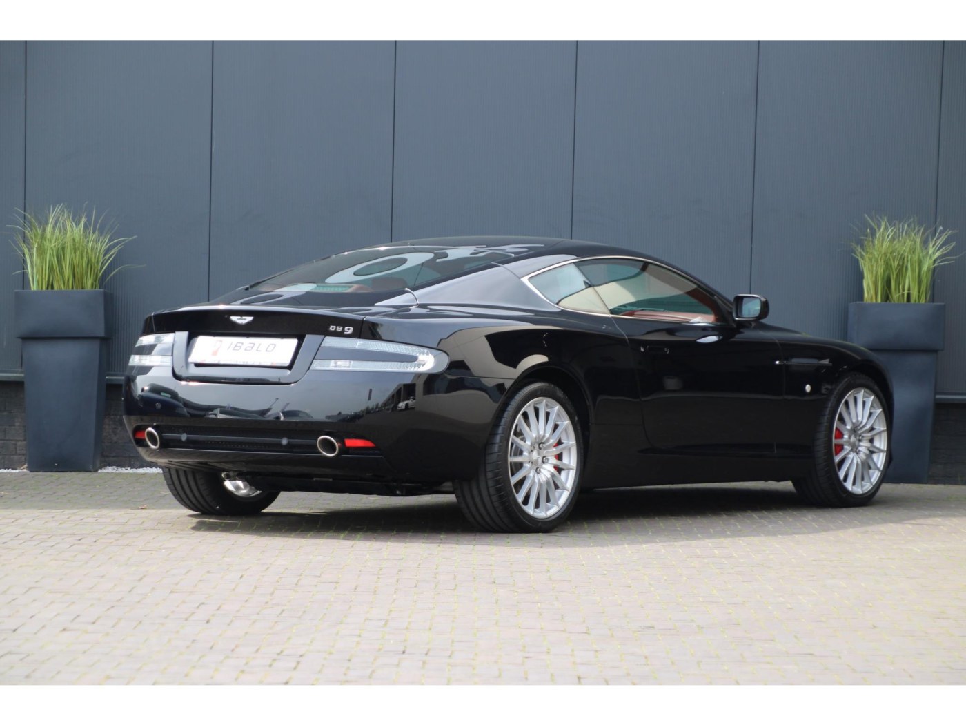 Aston Martin DB9 V12 Touchtronic | 470hp | Only 218km | — foto 2 van 39