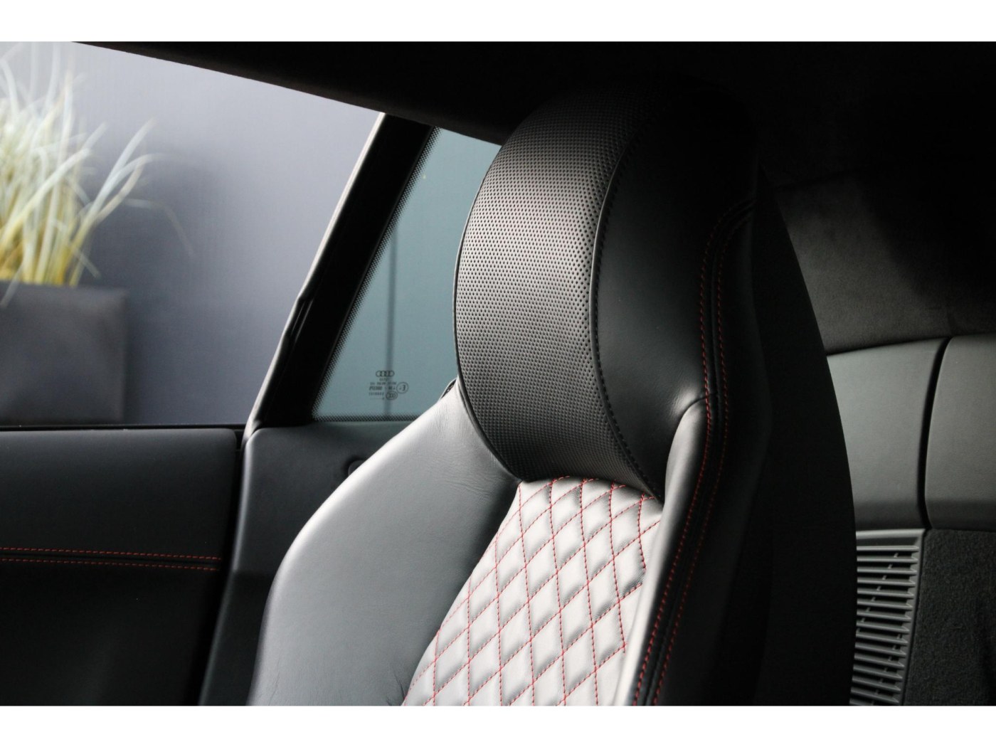 Audi R8 5.2 FSI quattro Plus | Dealer Onderh | B&O | Sportuitlaat | — foto 22 van 46