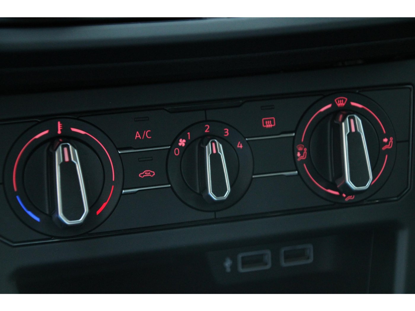 Volkswagen Polo 1.0 TSI Comfortline | Adaptive Cruise | Apple Carplay | Deep Black | — foto 14 van 27