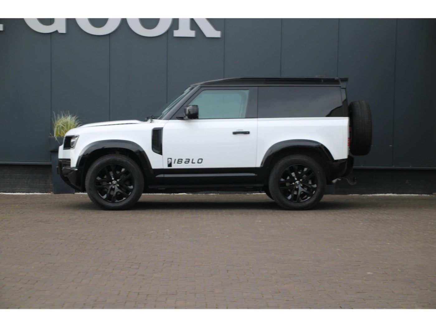 Land Rover Defender 90 D250 | Grijs Kenteken | BPM Vrij | — foto 3 van 13