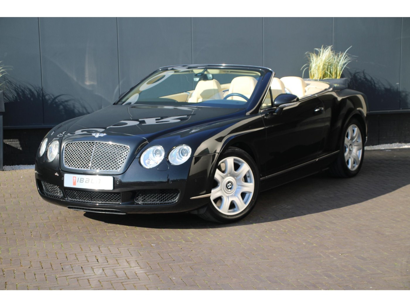 Bentley Continental GTC W12 560pk | Youngtimer | BTW | Nieuwe kap | Carplay — foto 8 van 57