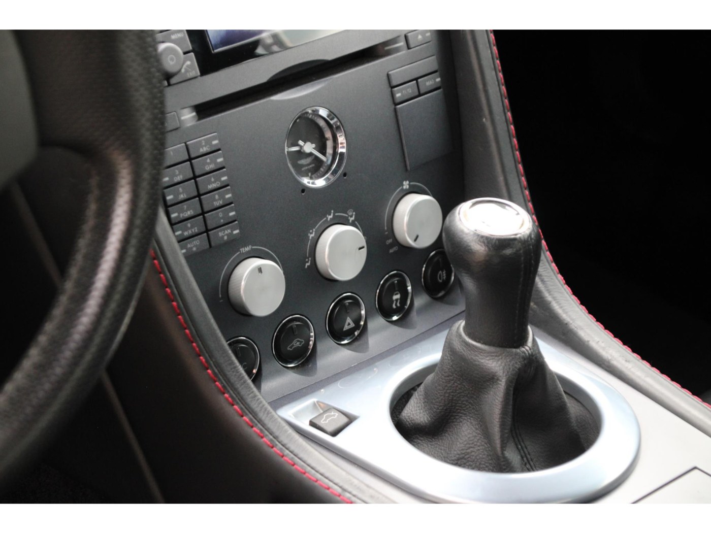 Aston Martin V8 Vantage | Handbak 6 | Green Black | BTW-auto | — foto 19 van 42