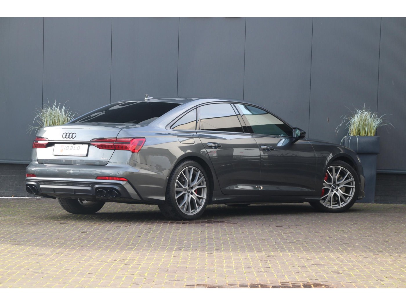 Audi A6 Limousine 55 TFSI e quattro Competition — foto 2 van 22