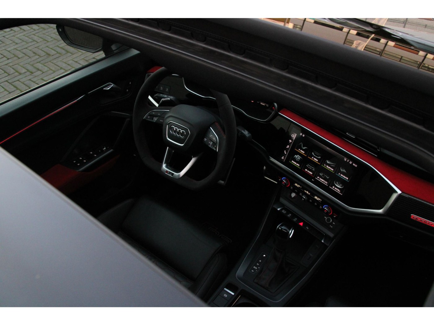 Audi Q3 Sportback TFSI RS | RS Stoelen | B&O | Sportuitlaat — foto 21 van 25