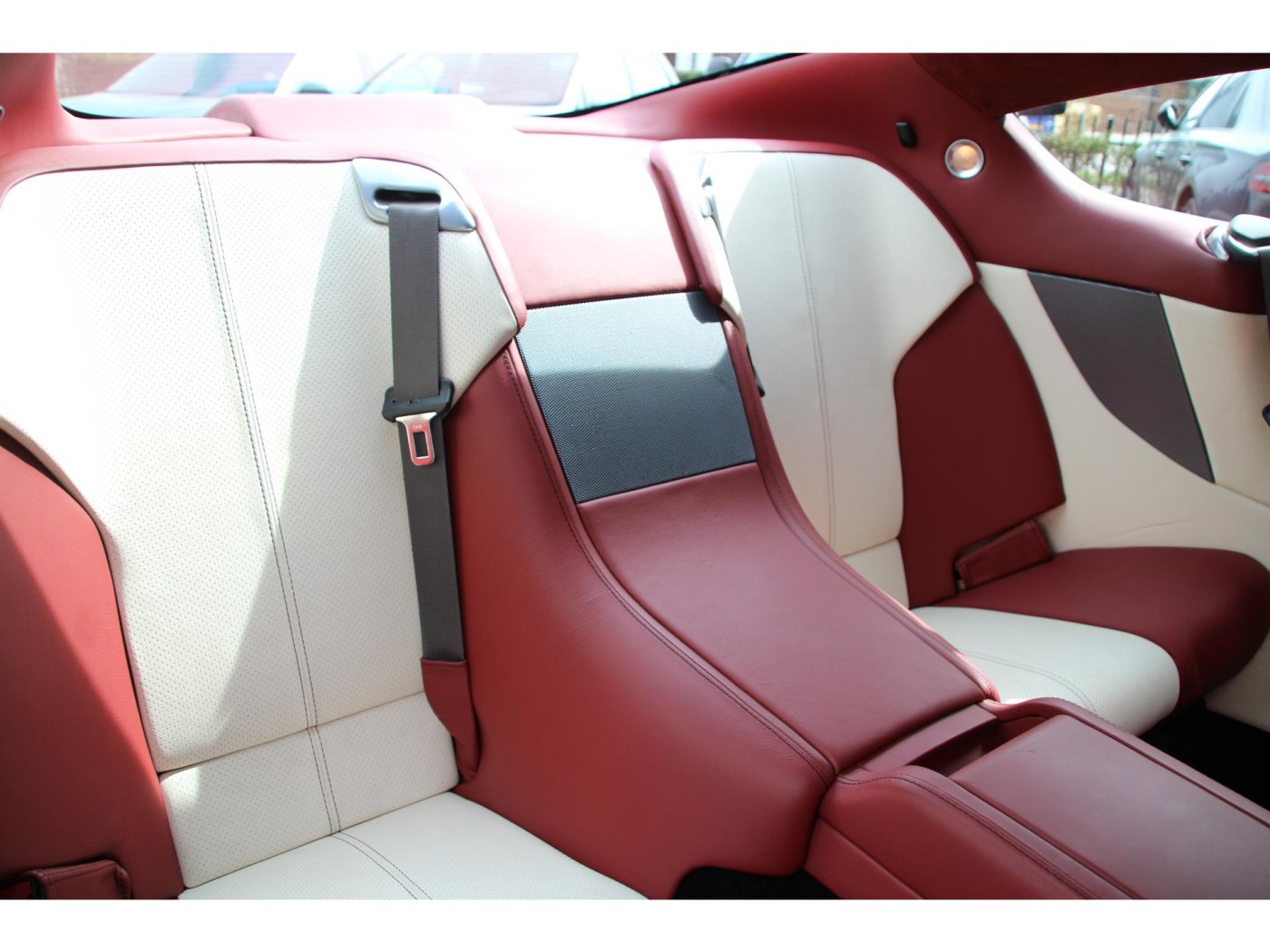 Aston Martin DB9 V12 Touchtronic | 470hp | Only 218km | — foto 30 van 39