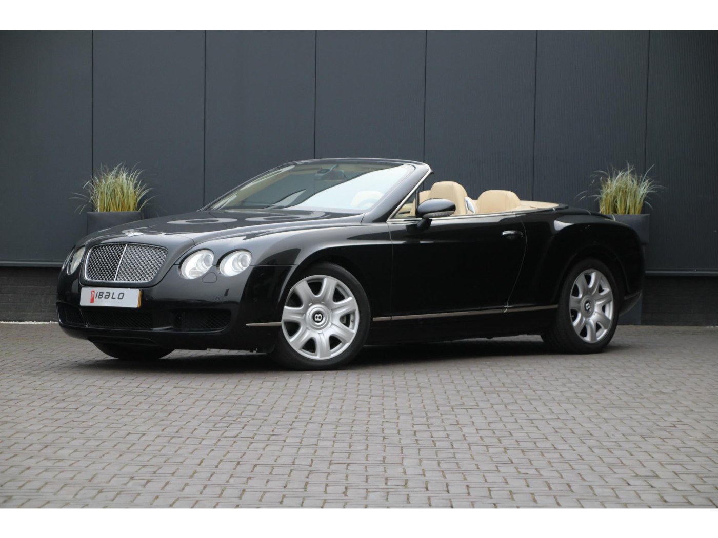 Bentley Continental GTC W12 560pk | Youngtimer | BTW | Nieuwe kap | Carplay — foto 47 van 57