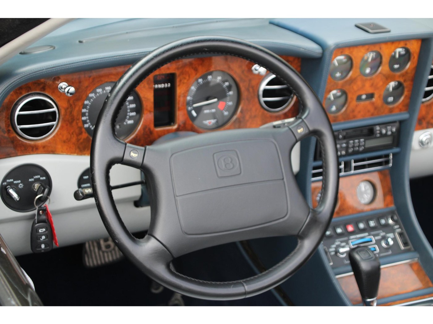 Bentley Azure 6.75 V8 Convertible | 390pk | 750Nm | Youngtimer | Historie | — foto 27 van 44