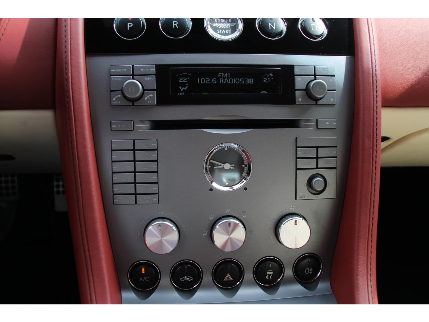 Aston Martin DB9 V12 Touchtronic | 470hp | Only 218km | — foto 22 van 39